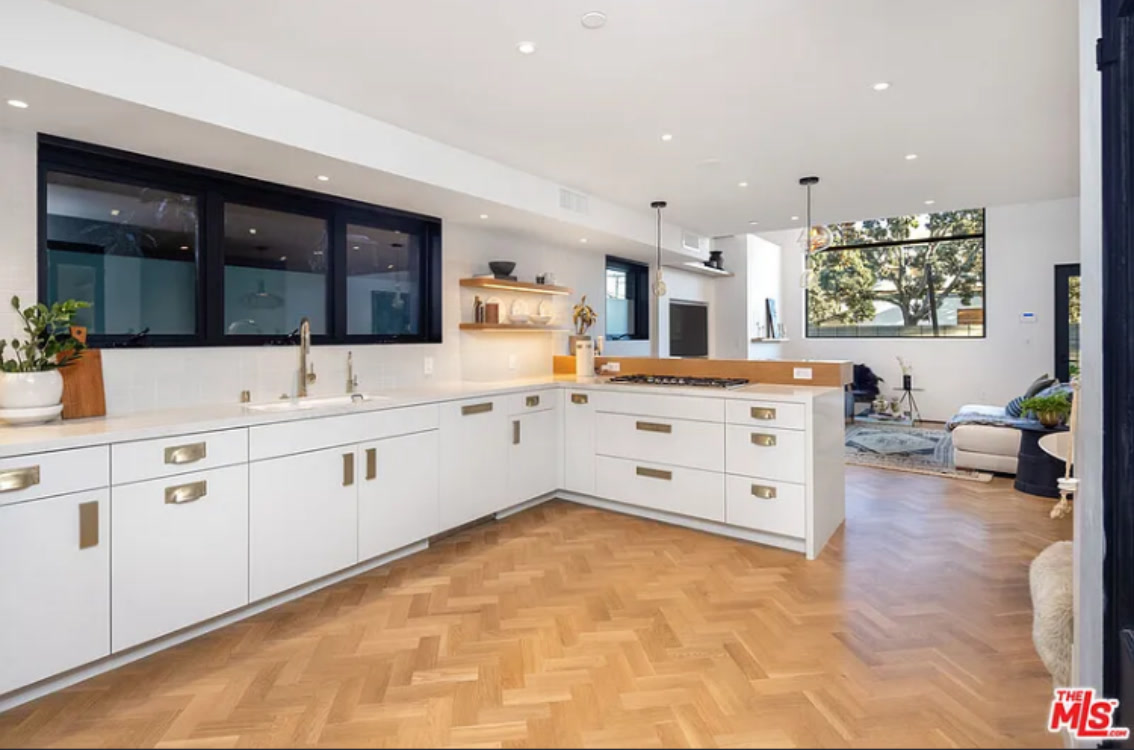 303 Windward Avenue, image 3 of 8